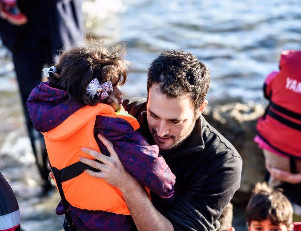 Yotam Politzer en Grecia, ayudando a refugiados sirios