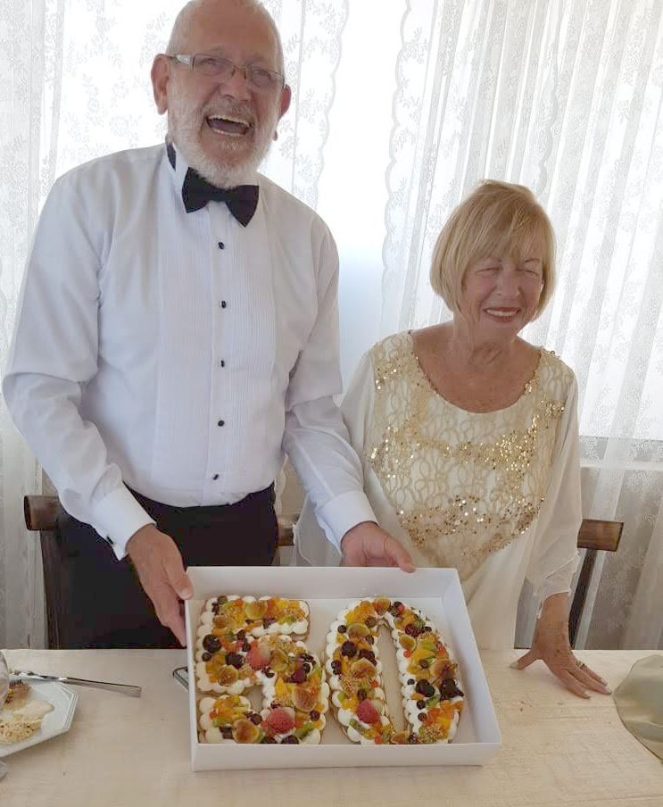 Arie y Eva al celebrar tiempo atrás 50 años de casados