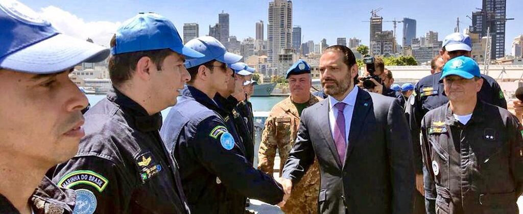 El Premier libanés Sa´ad Hariri con los Cascos Azules (Del Col está atrás, a la izquierda), en un encuentro anterior (Foto: Página oficial de la FINUL)