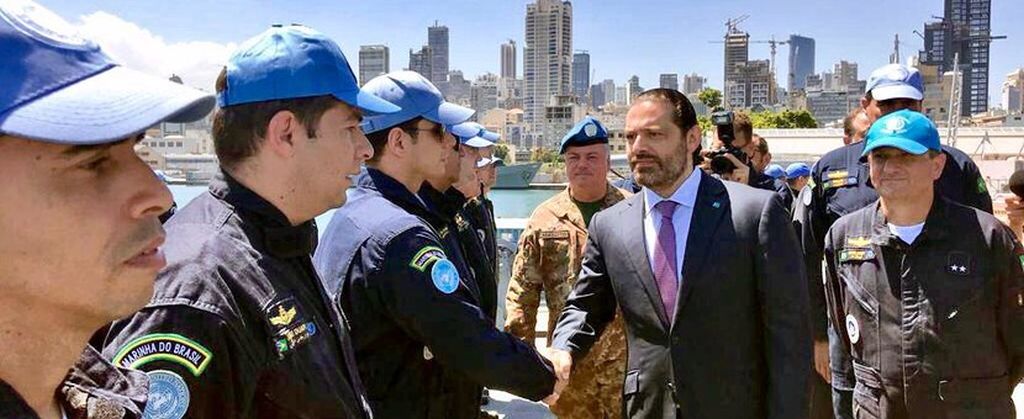 El Premier libanés Sa´ad Hariri con los Cascos Azules (Del Col está atrás, a la izquierda), en un encuentro anterior (Foto: Página oficial de la FINUL) El Premier libanés Sa´ad Hariri con los Cascos Azules (Del Col está atrás, a la izquierda), en un encuentro anterior (Foto: Página oficial de la FINUL)