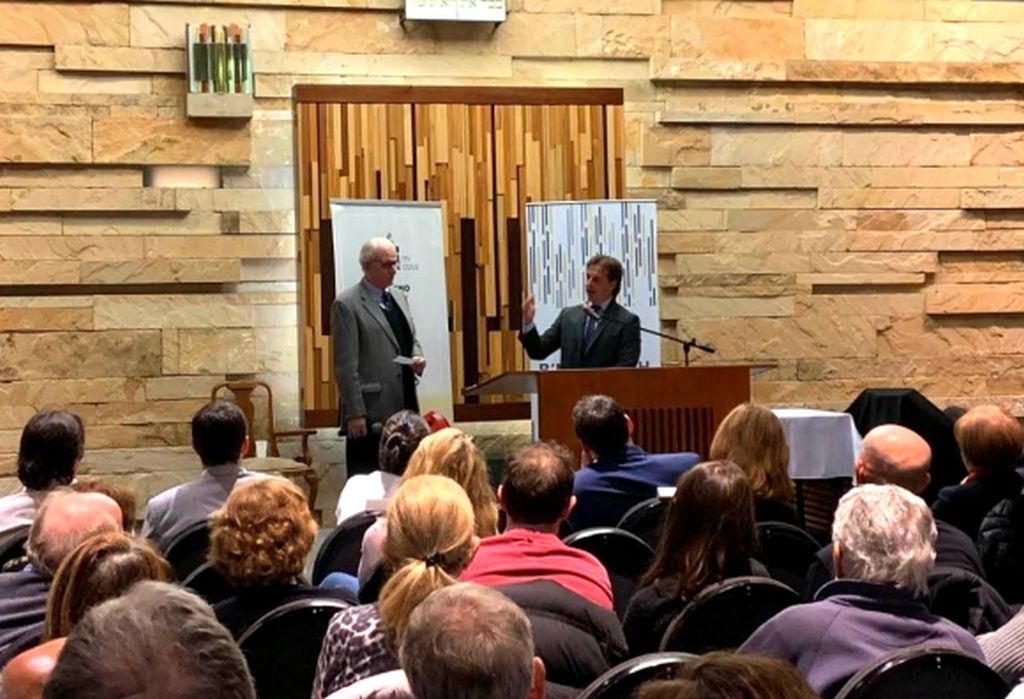 Sala llena, con el Senador Luis Lacalle Pou Sala llena, con el Senador Luis Lacalle Pou