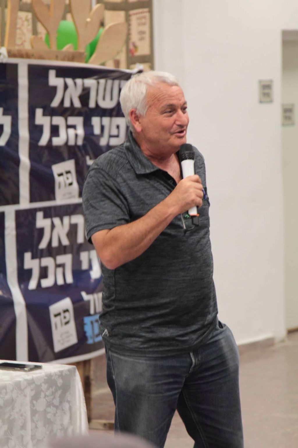 En campaña. "Israel ante todo", dice el cartel de fondo, el lema de Kajol Lavan