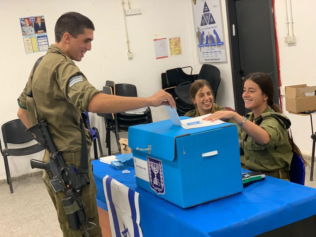 Soldados votando, Foto: Dover Tzahal