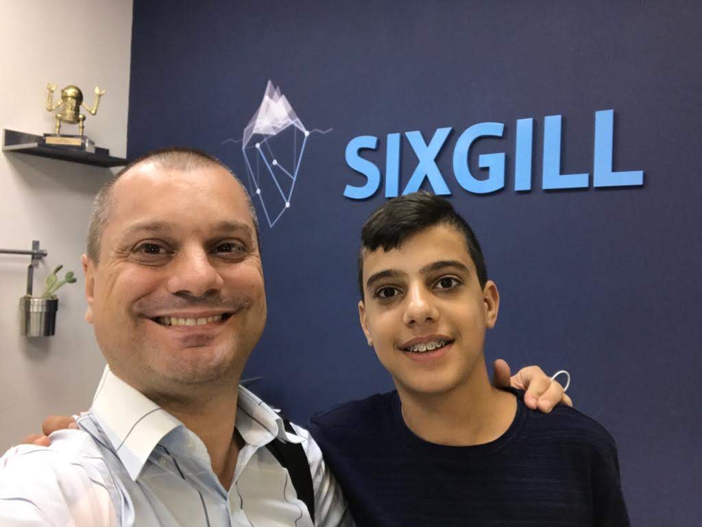 Con su hijo Daniel en una visita a la oficina Con su hijo Daniel en una visita a la oficina