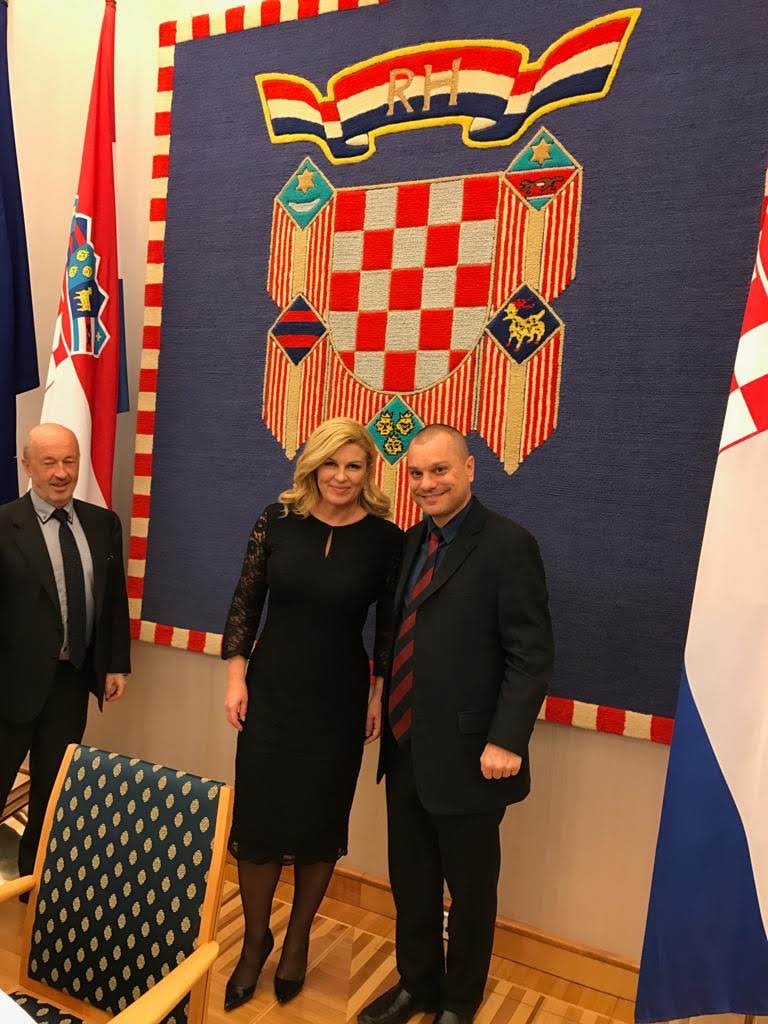 Avi en la residencia de la Presidenta de Croacia Kolinda Grabar-Kitarović, para conversar sobre negocios
