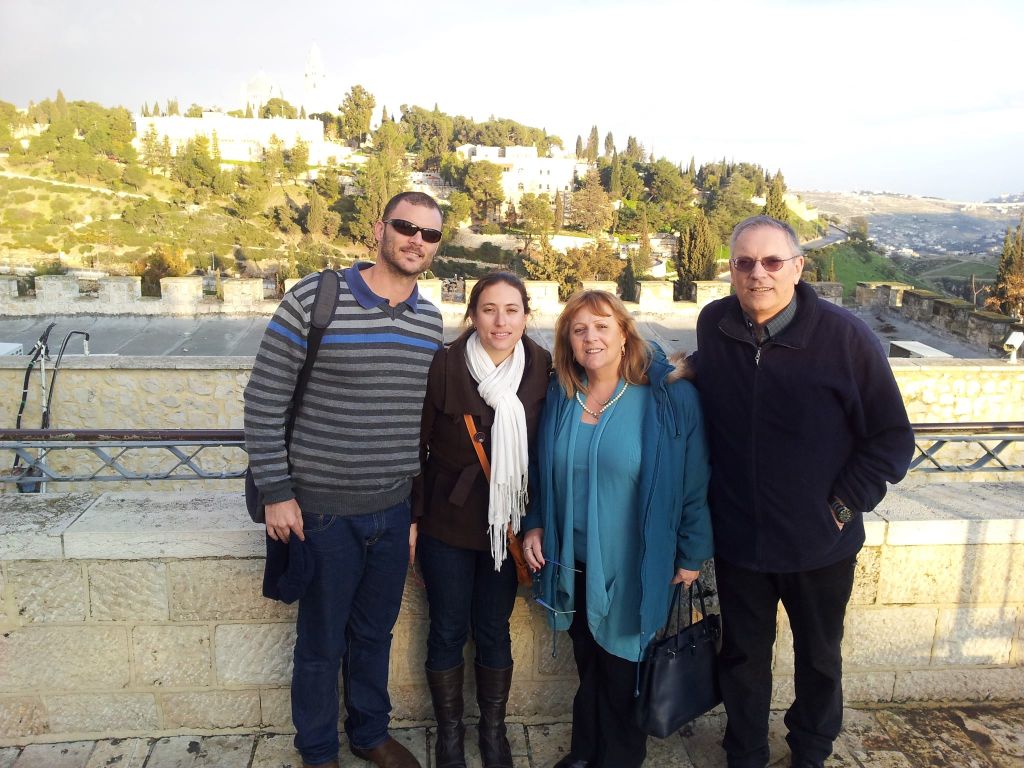 Ruben y Estela con sus hijos Itai y Dana