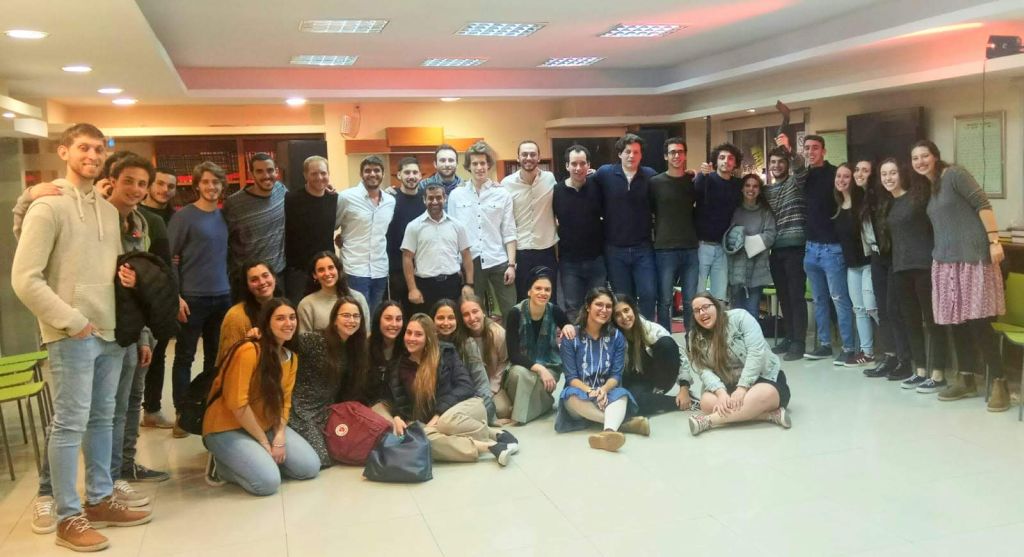 En una actividad para jóvenes, en comunidad En una actividad para jóvenes, en comunidad