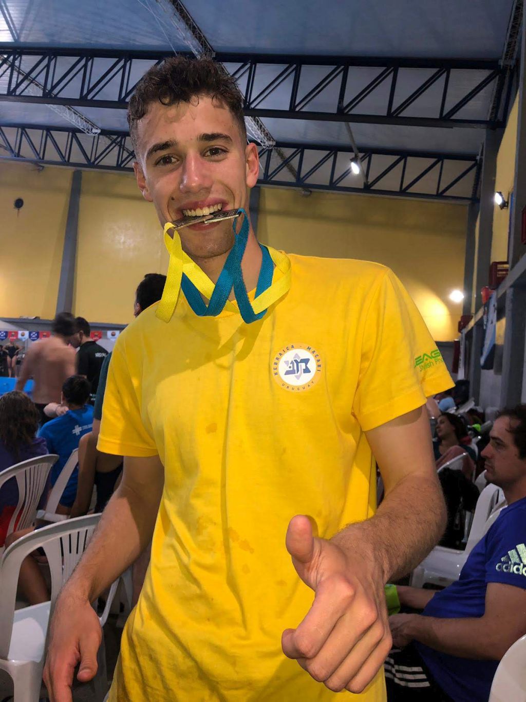 Marcel Chagas Salomón con una de sus medallas Marcel Chagas Salomón con una de sus medallas