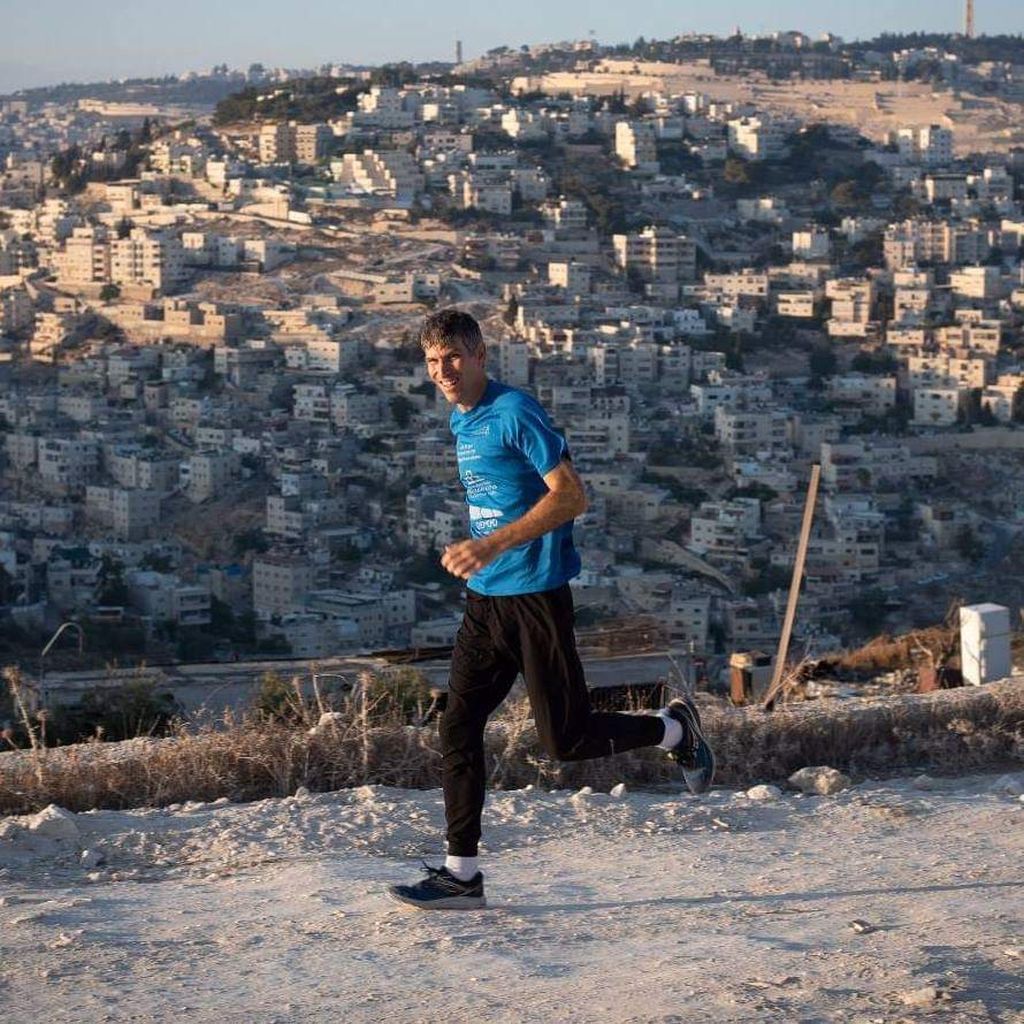 Israel Haas, corriendo Israel Haas, corriendo