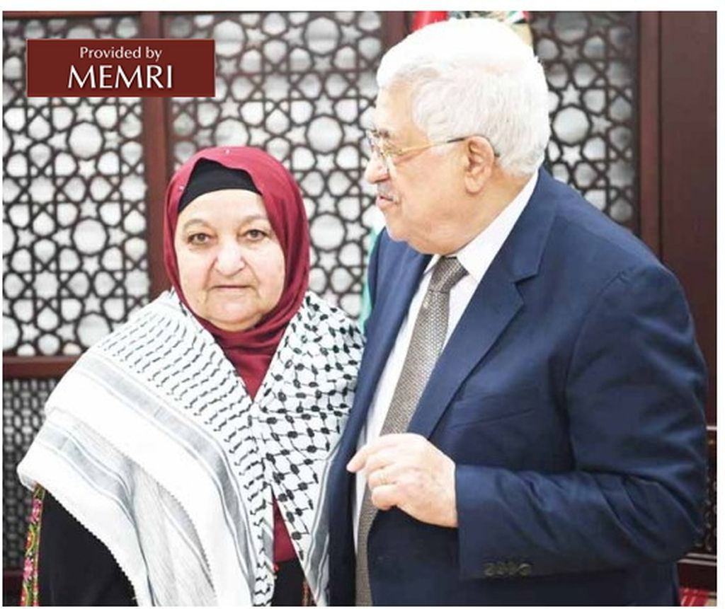 Abbas se reúne con Latifa Abu Hmeid (Fuente: Al-Hayat Al-Jadida, Autoridad Palestina, 29 de abril, 2017) Abbas se reúne con Latifa Abu Hmeid (Fuente: Al-Hayat Al-Jadida, Autoridad Palestina, 29 de abril, 2017)