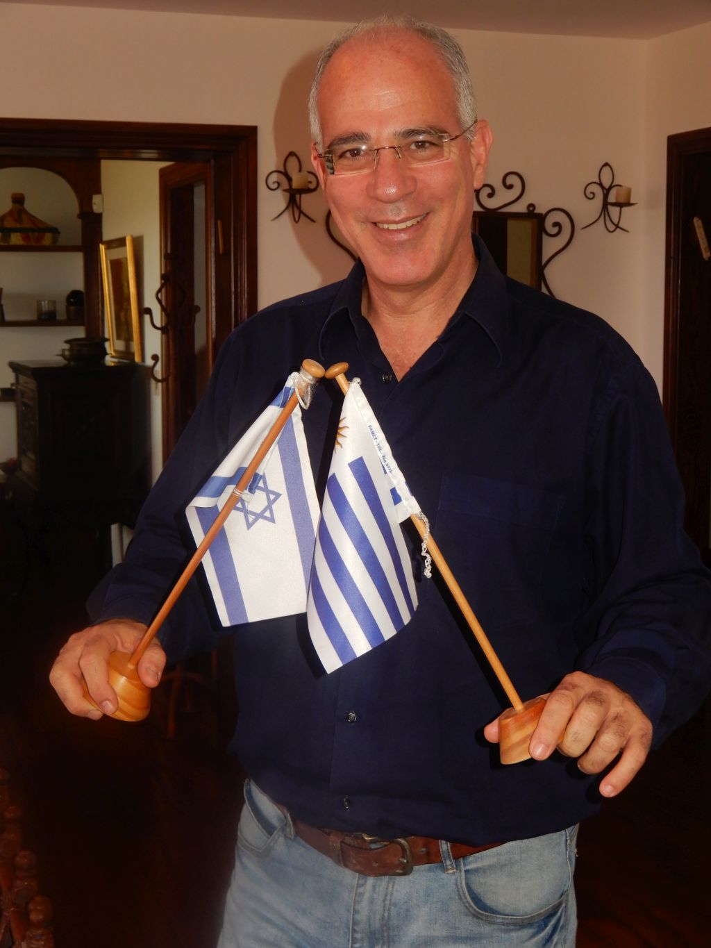 El Embajador Yoed Magen en su residencia