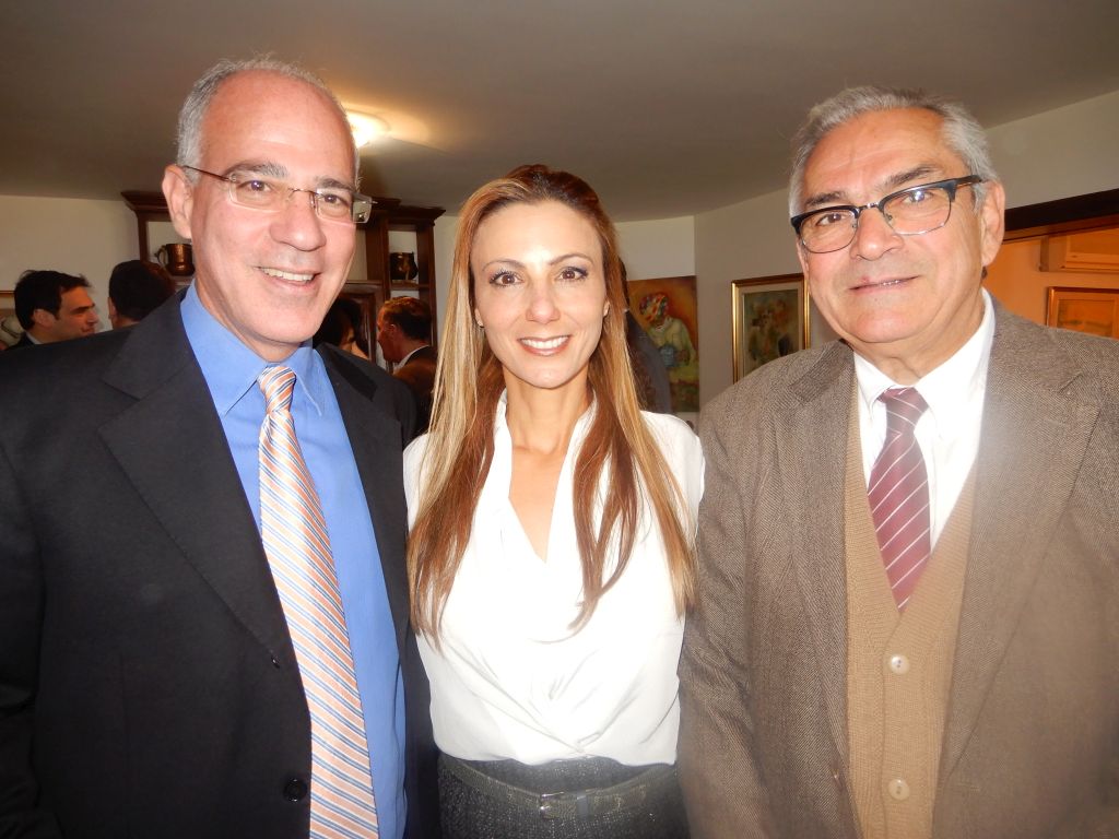 El Embajador y su esposa Adi junto al Ministro de Agricultura, Ganadería y Pesca Enzo Benech, en el brindis en la residencia por la reciente presentación de Credenciales