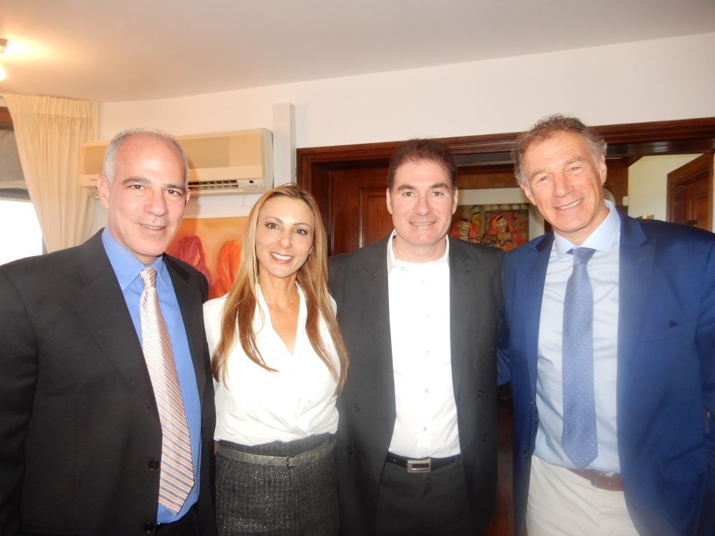 El Embajador y su esposa junto a Alejandro Weisz, Presidente del KKL Uruguay y de Roby Schindler, Secretario General del Comité Central Israelita El Embajador y su esposa junto a Alejandro Weisz, Presidente del KKL Uruguay y de Roby Schindler, Secretario General del Comité Central Israelita