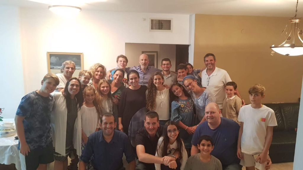 Como en familia: con amigos cercanos Como en familia: con amigos cercanos