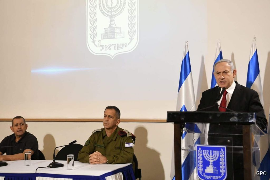 El Premier Netanyahu, el Comandante en Jefe del Ejército Aviv Kojavi y el jefe del Shin Bet Nadav Argaman (GPO)