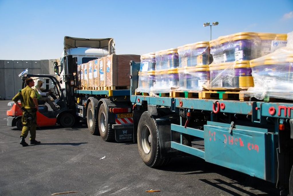 Camiones con mercaderías entran todos los días a Gaza y salen otros con productos que los palestinos exportan a Israel y a través suyo al exterior