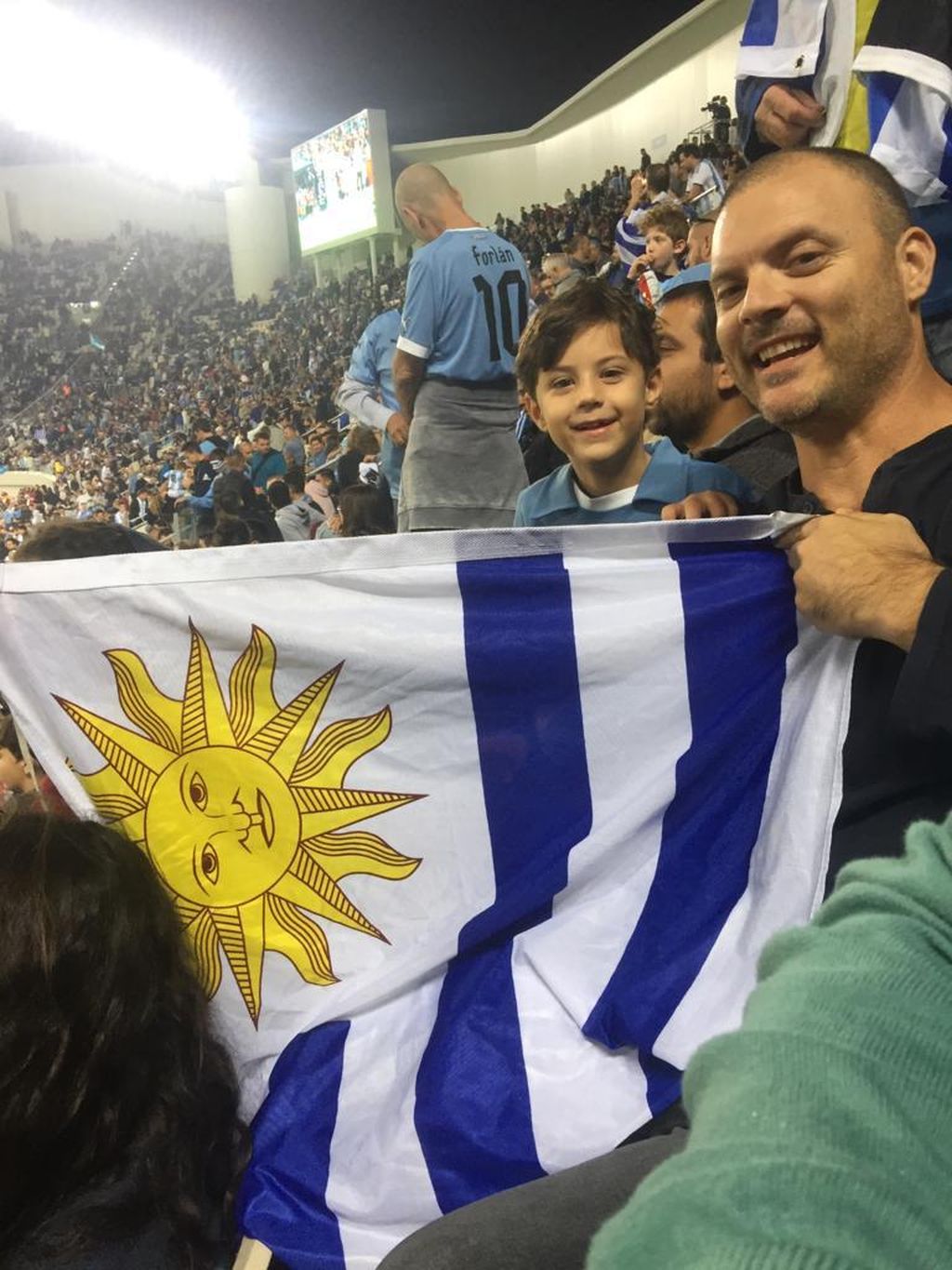 Itay y Iair, festejando con la Celeste, un asunto familiar