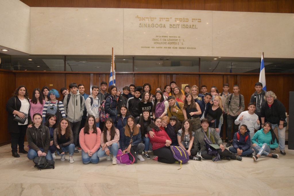 Alumnos del Liceo N°19 tras su visita al Museo