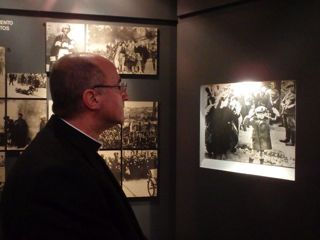 El Cardenal Daniel Sturla en el museo, junio 2015