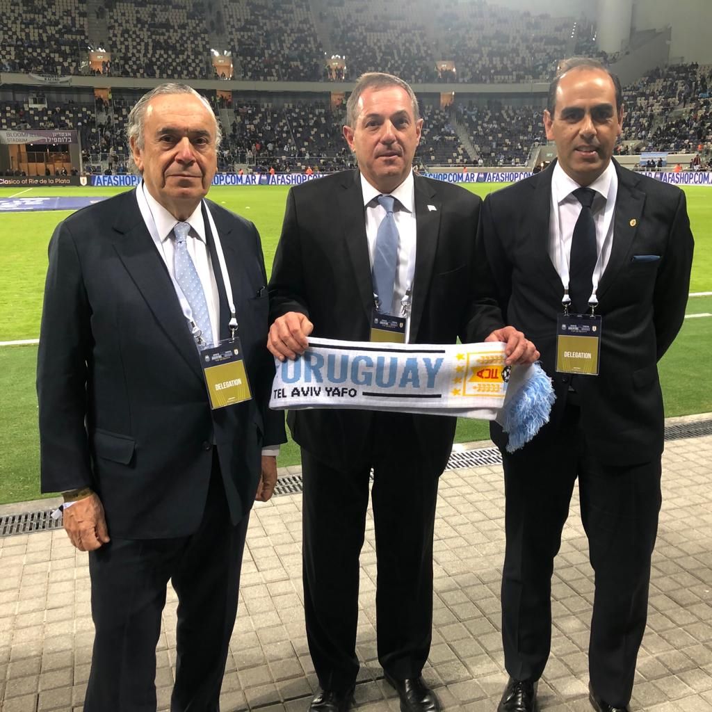 De izquierda a derecha: Dr. Julián Moreno, Embajador de Uruguay en Israel Bernardo Greiver y el Dr. Fernando Sosa, en Israel De izquierda a derecha: Dr. Julián Moreno, Embajador de Uruguay en Israel Bernardo Greiver y el Dr. Fernando Sosa, en Israel