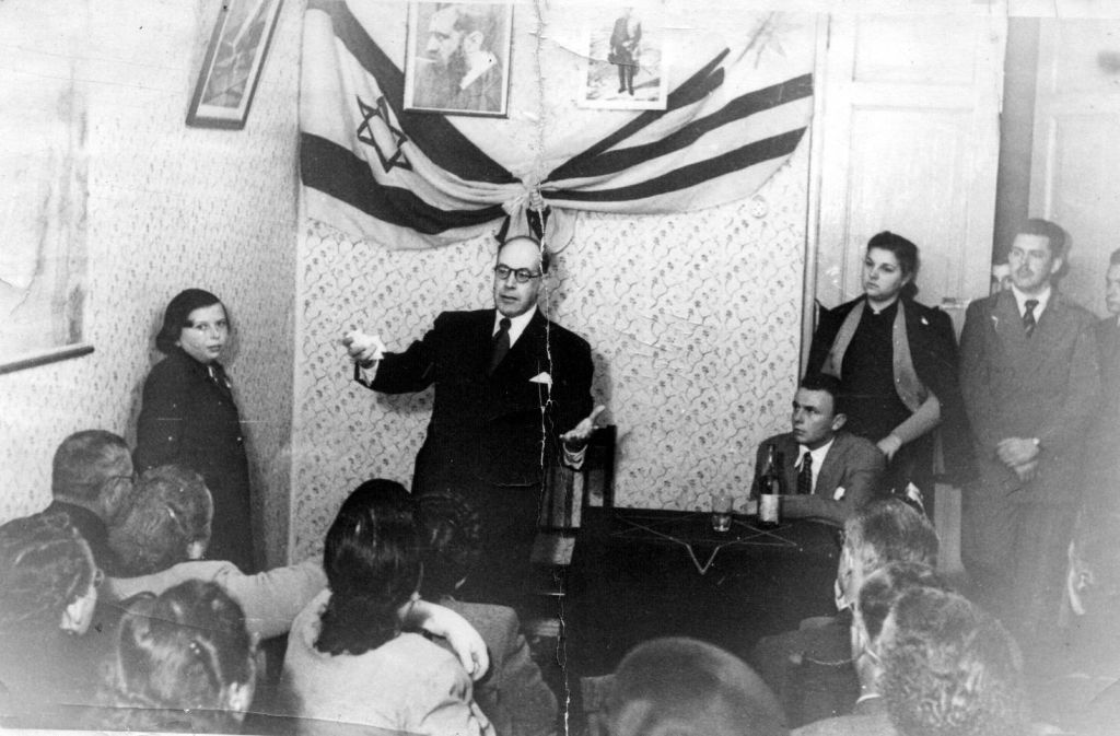 El Embajador Enrique Rodríguez Fabregat, en Montevideo, con miembros de la colectividad judía uruguaya