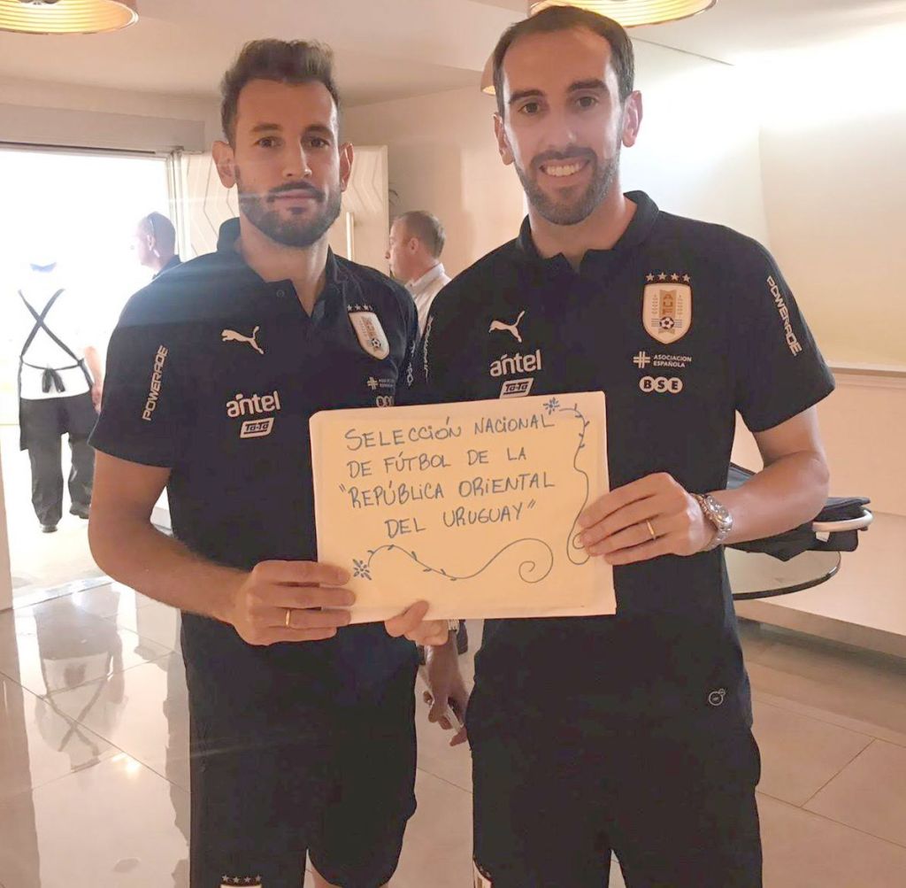 También Stuani y el capitán Diego Godin También Stuani y el capitán Diego Godin