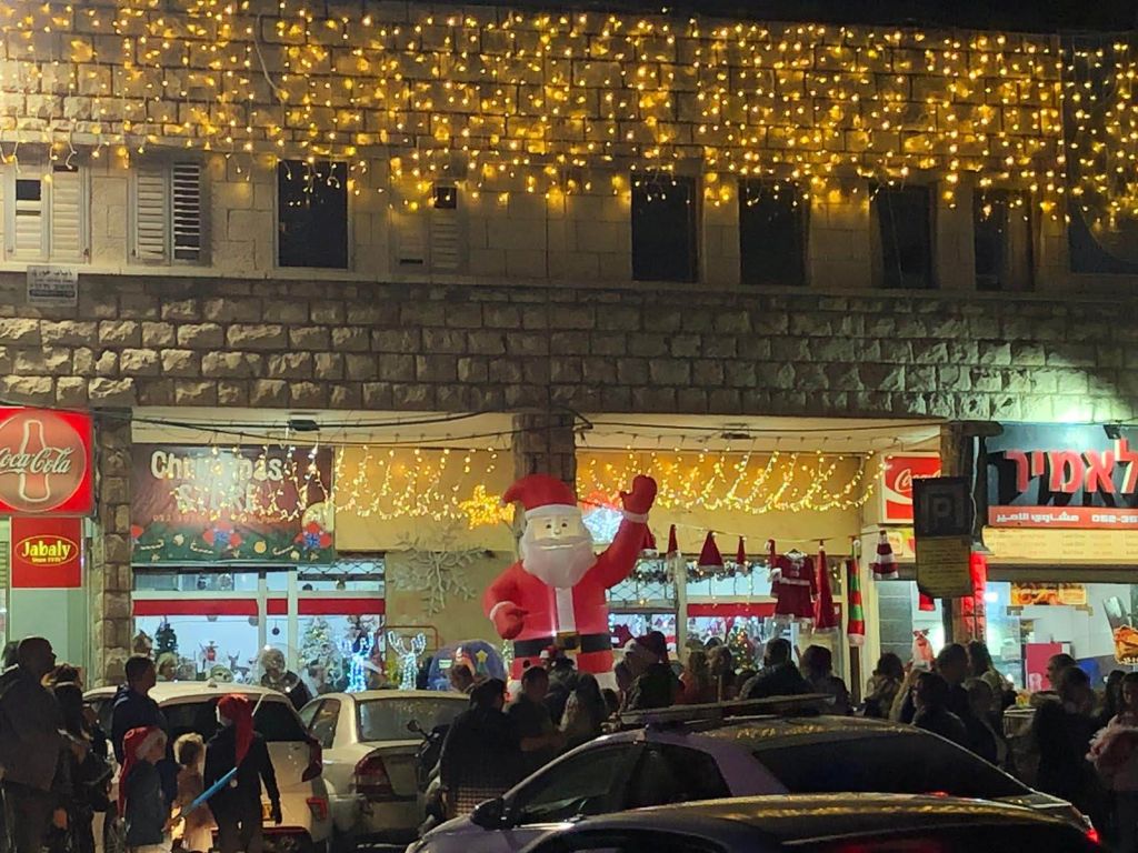 La ciudad, adornada para Navidad La ciudad, adornada para Navidad