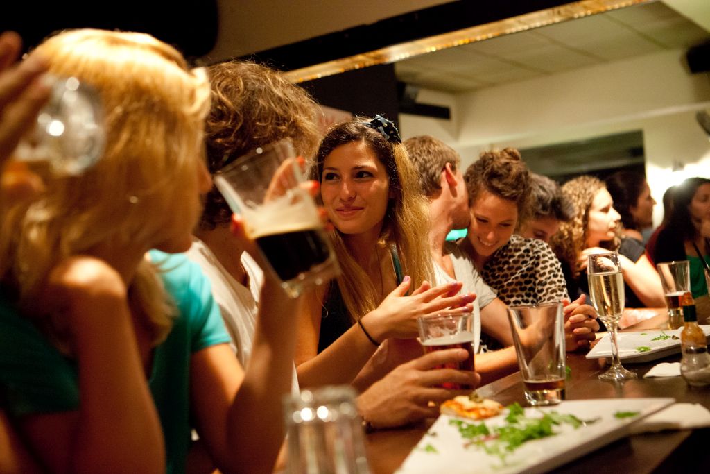 Una variedad de lugares de entretenimiento en la noche de Tel Aviv (Foto: Dana Friedlander)