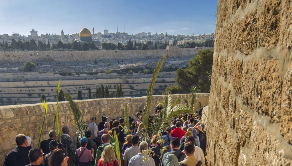 Cristianos celebran Domingo de Ramos en Semana Santa en Jerusalem (Foto: Noam Chen)