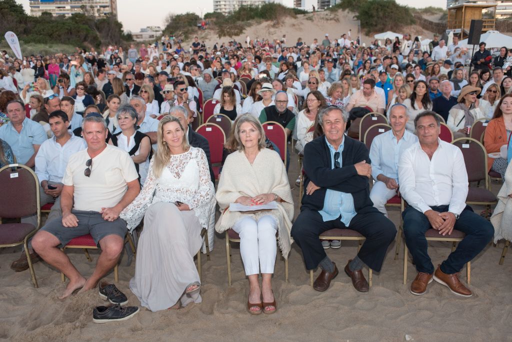 El Presidente de CIPEMU Rolando Rozenblum y su esposa Raquel, la esposa de Antía y el Intendente de Maldonado Enrique Antía y el Alcalde de Punta del Este Andrés Jafif