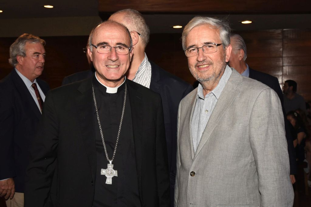 El Profesor Eduardo Tornaría con el Arzobispo de Montevideo Daniel Sturla