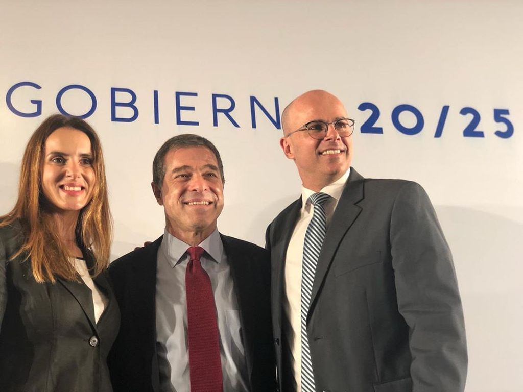 Caro Ache, junto al futuro Canciller Ernesto Talvi y al futuro Director General Diego Escuder Caro Ache, junto al futuro Canciller Ernesto Talvi y al futuro Director General Diego Escuder
