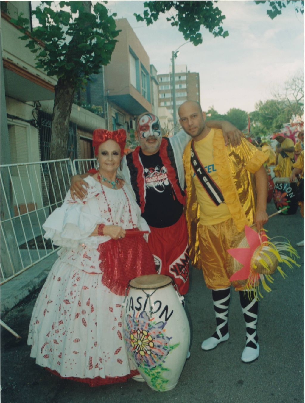 Con su hijo Diego y otro tamborilero Con su hijo Diego y otro tamborilero