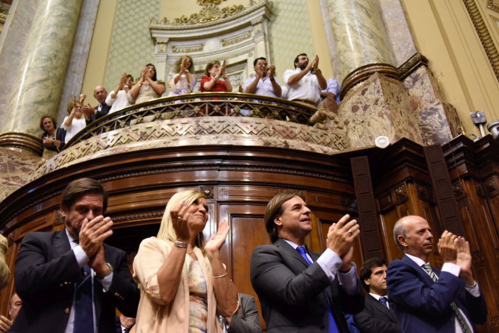 Al asumir hace una semana la nueva legislatura. García junto al Presidente electo Luis Lcalle Pou y a la vicepresidenta electa Beatriz Argimon
