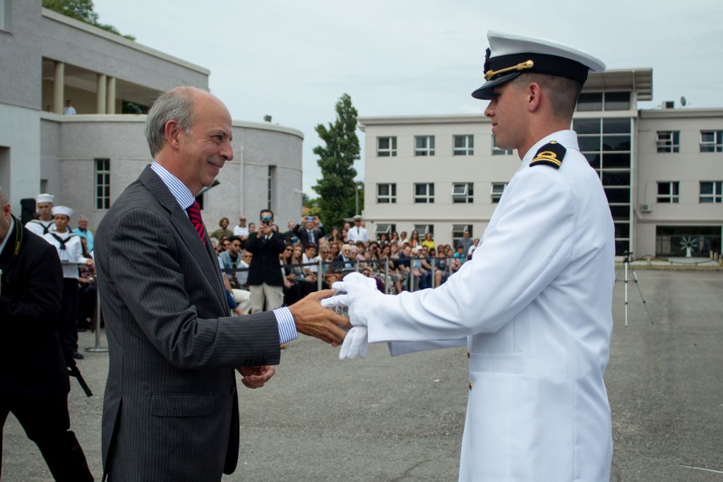 En una ceremonia en la Escuela Naval