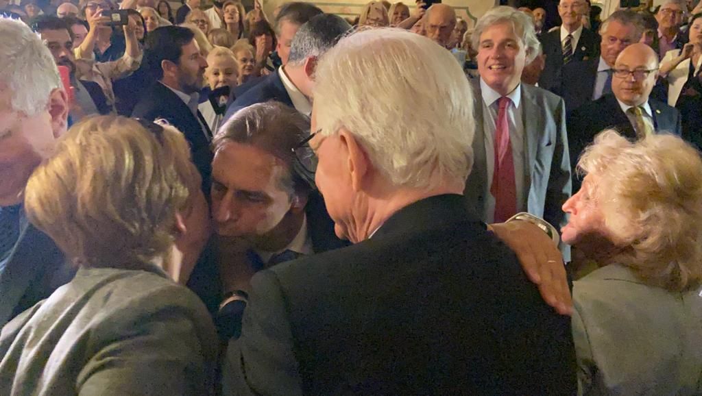 En la Catedral de Montevideo, Eduardo Kohn y Ana Wilenski de B´nai B´rith, saludando al Presidente Lacalle Pou