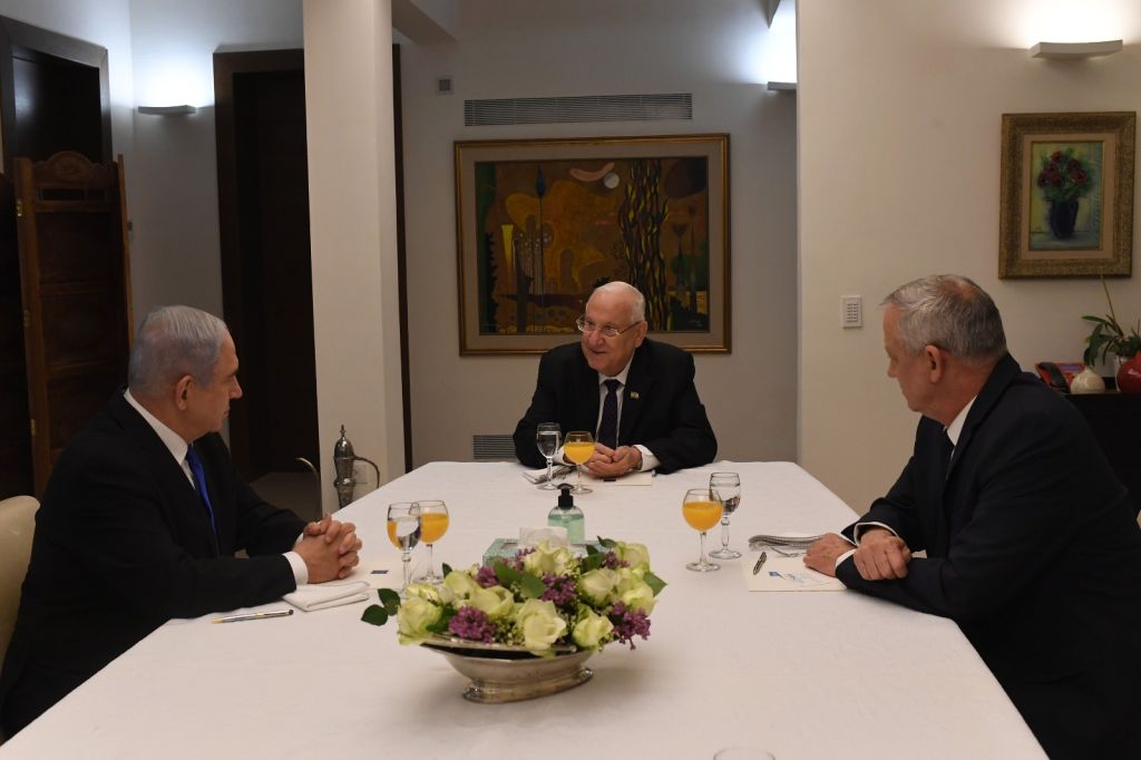 Rivlin reunido con Netanyahu y Gantz (Foto: GPO)