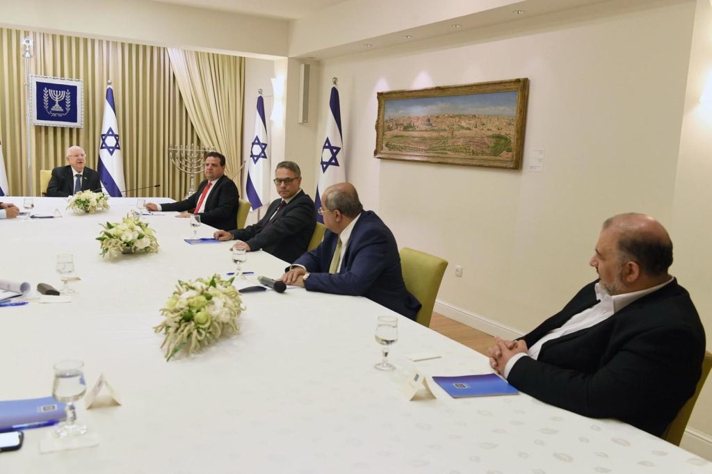 El Presidente reunido con los jefes de las 4 facciones que componen la Lista Conjunta El Presidente reunido con los jefes de las 4 facciones que componen la Lista Conjunta