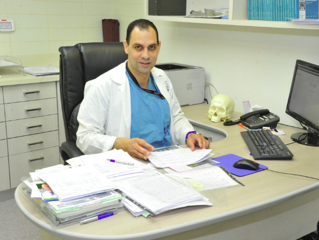 El Profesor Samer Sruji del Centro Médico Galilea