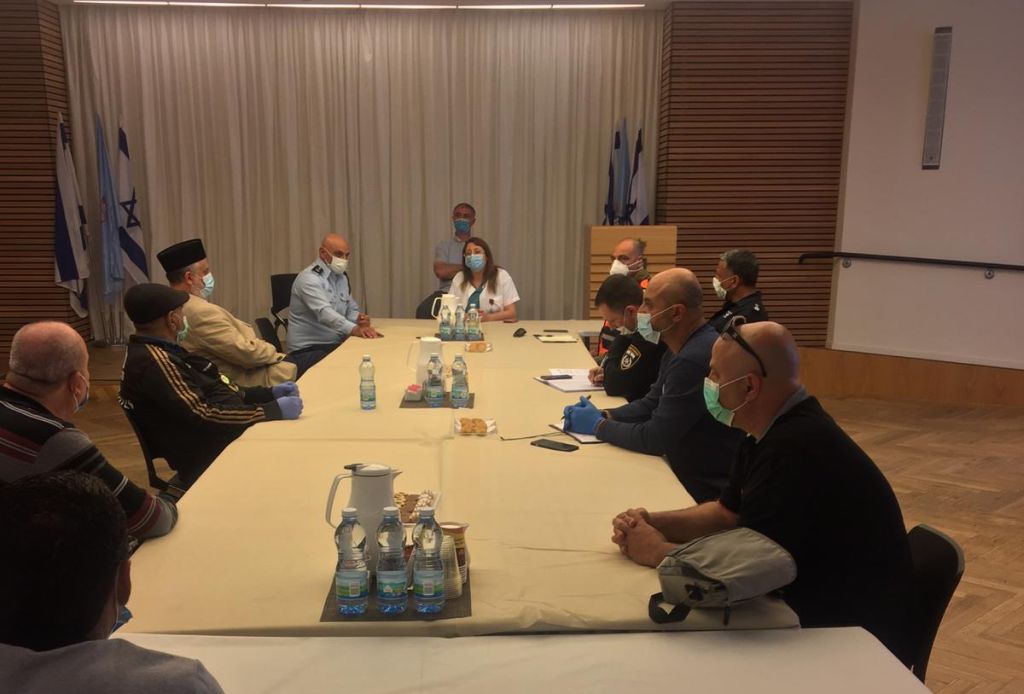 Encuentro entre representantes del Ministerio de Salud Pública de Israel, la Policía, autoridades municipales y religiosas árabes israelíes, para aunar esfuerzos en concientizar a la población musulmana respecto a la necesidad de respetar las reglas de distancia social también durante el Ramadan