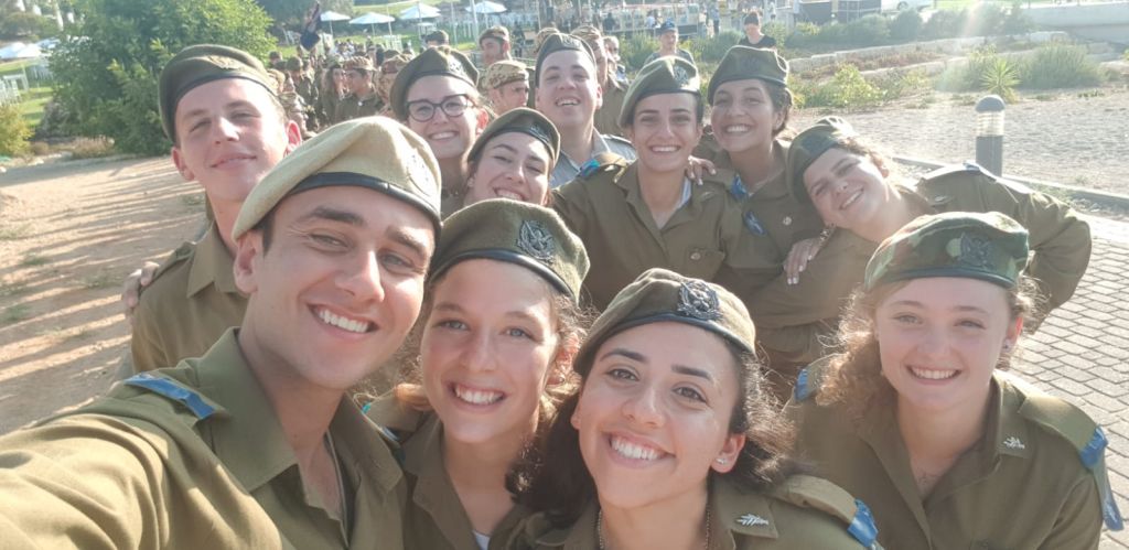 Hadil y su grupo Hadil y su grupo