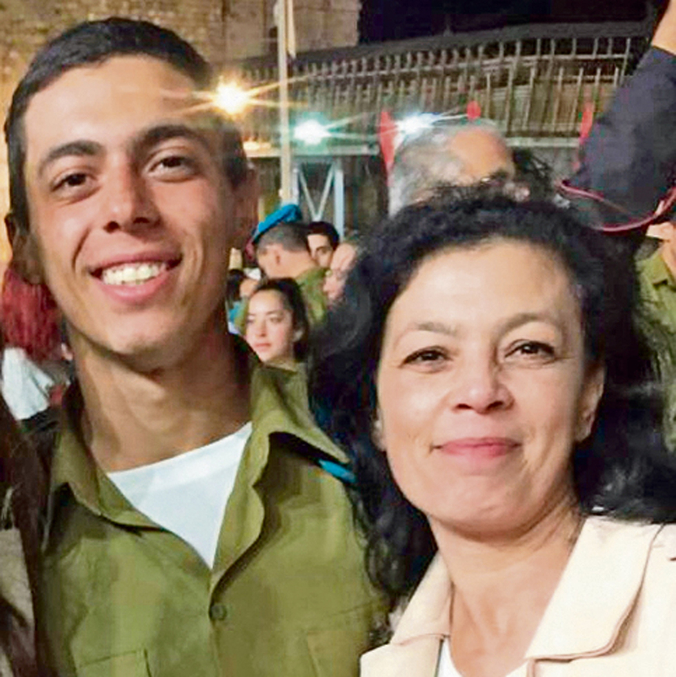 Alexander Davorsky junto a su madre Galina. Alexander Davorsky junto a su madre Galina.
