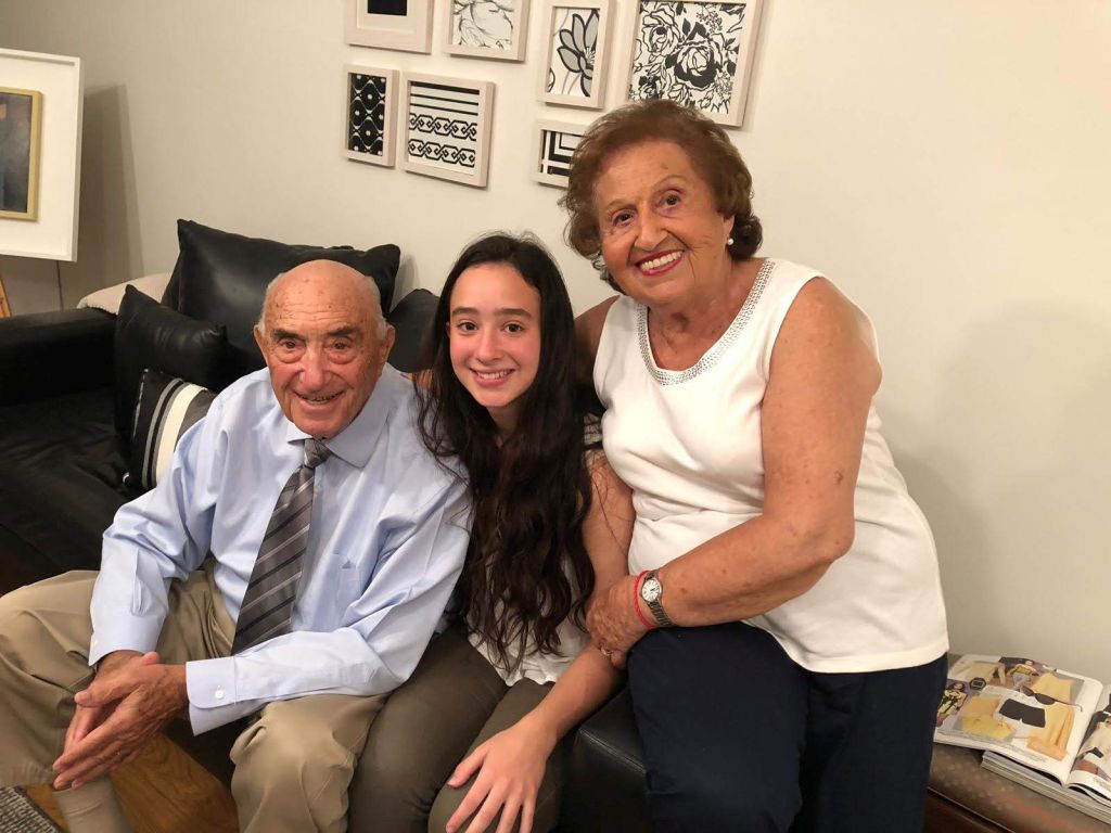 Ernesto y Raquel Lissmann con su nieta Sofía Rzeszytkowski Ernesto y Raquel Lissmann con su nieta Sofía Rzeszytkowski