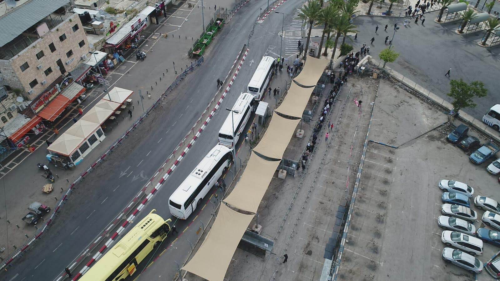 La entrada a Jerusalem fue en numerosos buses llegados de Cisjordania La entrada a Jerusalem fue en numerosos buses llegados de Cisjordania