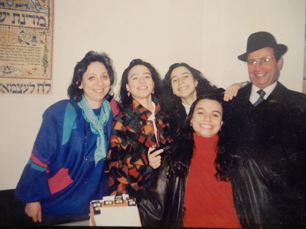 La familia Kreiman: Susy y el rabino Ángel y sus tres hijas La familia Kreiman: Susy y el rabino Ángel y sus tres hijas