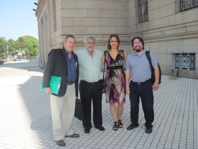 2011, Montevideo. En la entrada al Parlamento de Uruguay, Malena junto al Presidente,Vice Presidente y Secretario de la Asociación de Padres de Fibrosis Quística 2011, Montevideo. En la entrada al Parlamento de Uruguay, Malena junto al Presidente,Vice Presidente y Secretario de la Asociación de Padres de Fibrosis Quística