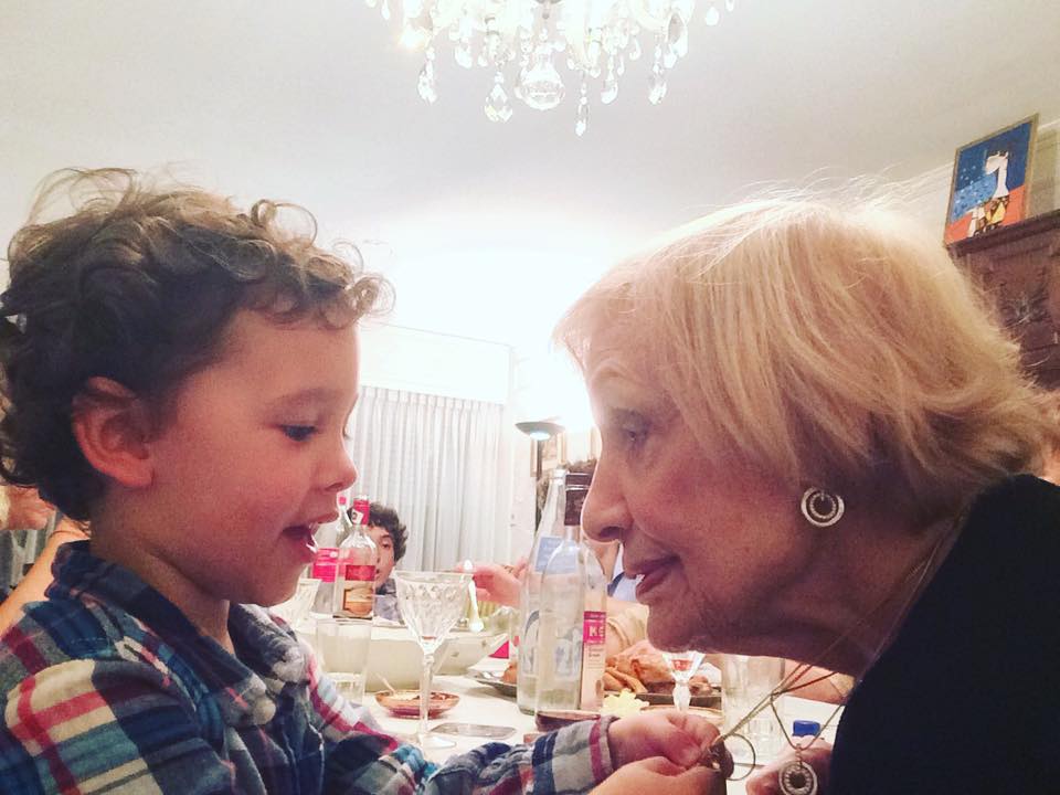 Con uno de sus cinco bisnietos, el hijo de Alain Mizrahi y su esposa Cecilia Con uno de sus cinco bisnietos, el hijo de Alain Mizrahi y su esposa Cecilia