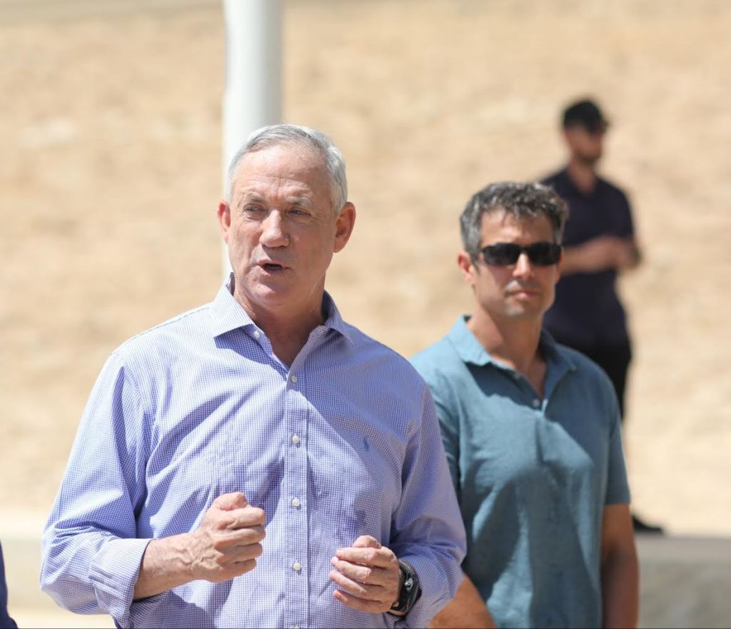 Yoaz, detrás de Beni Gantz Yoaz, detrás de Beni Gantz