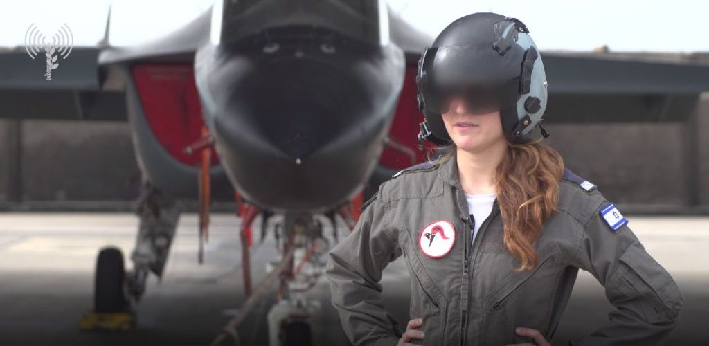 Otra mujer oficial egresada del curso de pilotos que finalizó hace pocos meses