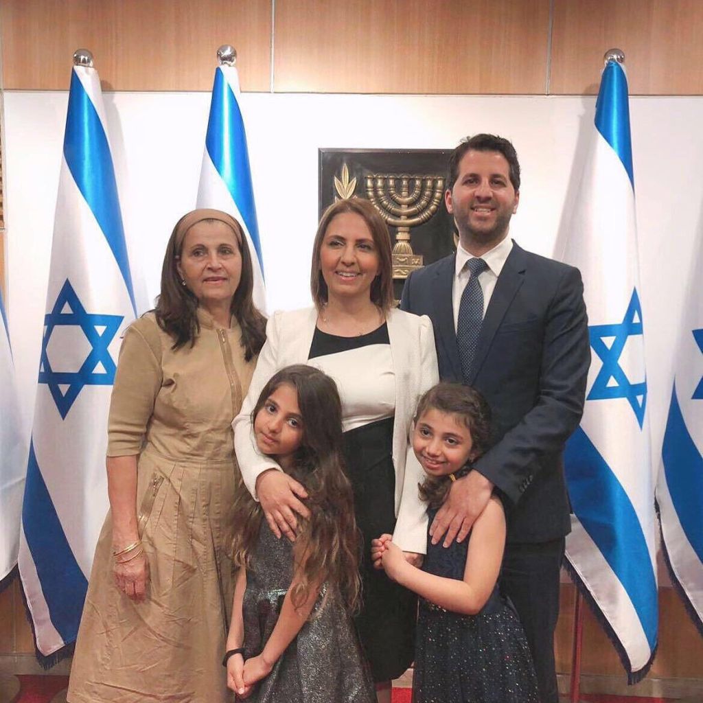 En familia, tras prestar juramento en el Parlamento En familia, tras prestar juramento en el Parlamento